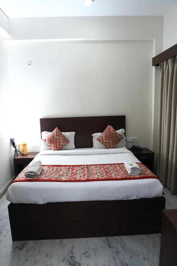 Hotel Sar Kamla Dham Skd Vrindavan Fully Vaccinated Staff Dış mekan fotoğraf