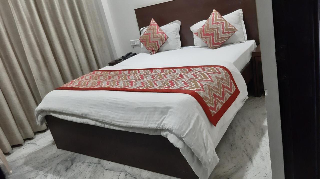 Hotel Sar Kamla Dham Skd Vrindavan Fully Vaccinated Staff Dış mekan fotoğraf