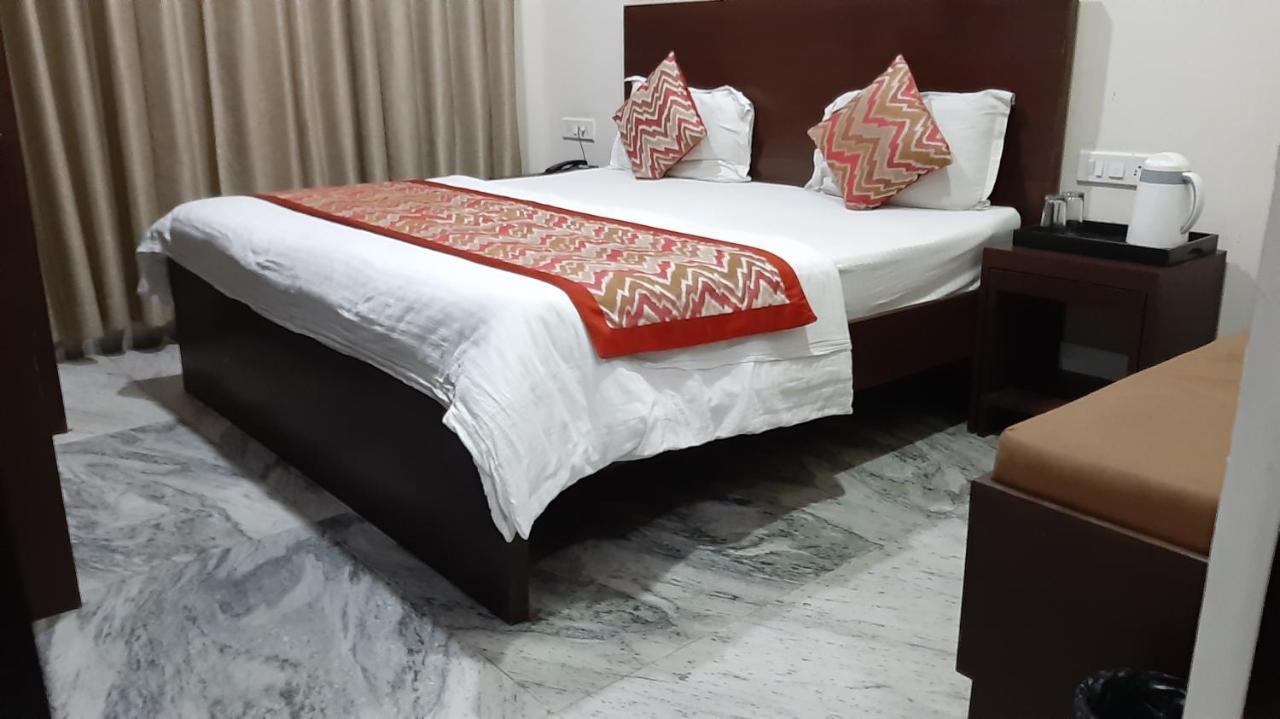 Hotel Sar Kamla Dham Skd Vrindavan Fully Vaccinated Staff Dış mekan fotoğraf