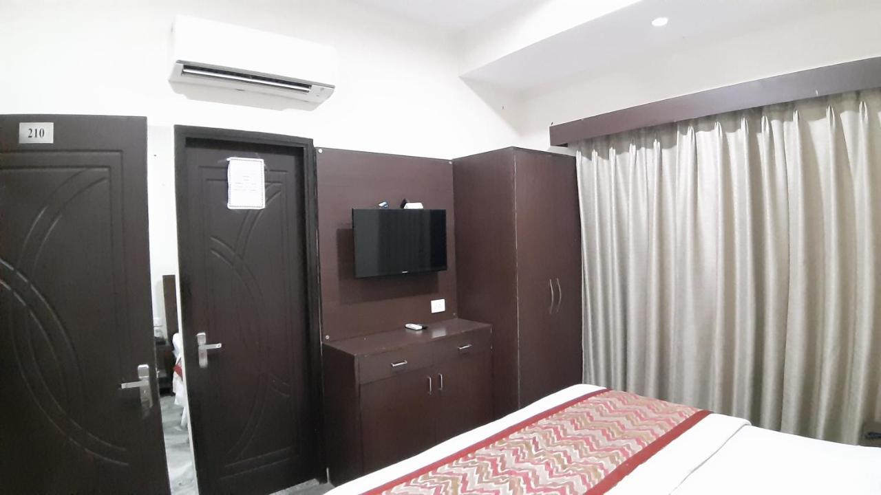 Hotel Sar Kamla Dham Skd Vrindavan Fully Vaccinated Staff Dış mekan fotoğraf