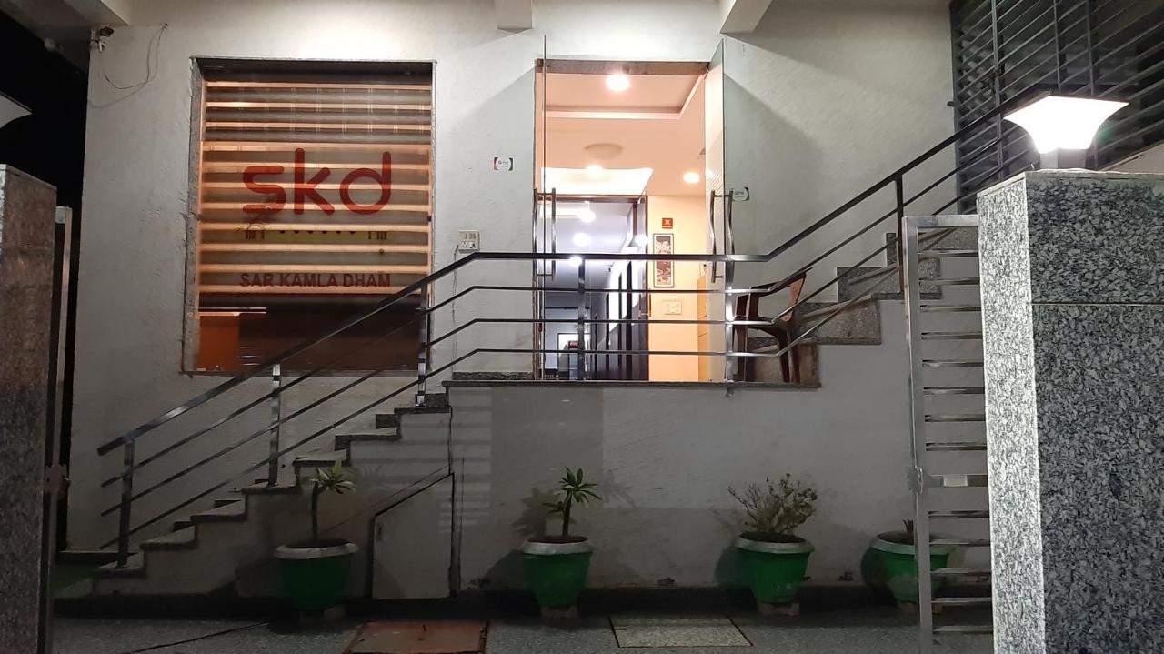 Hotel Sar Kamla Dham Skd Vrindavan Fully Vaccinated Staff Dış mekan fotoğraf