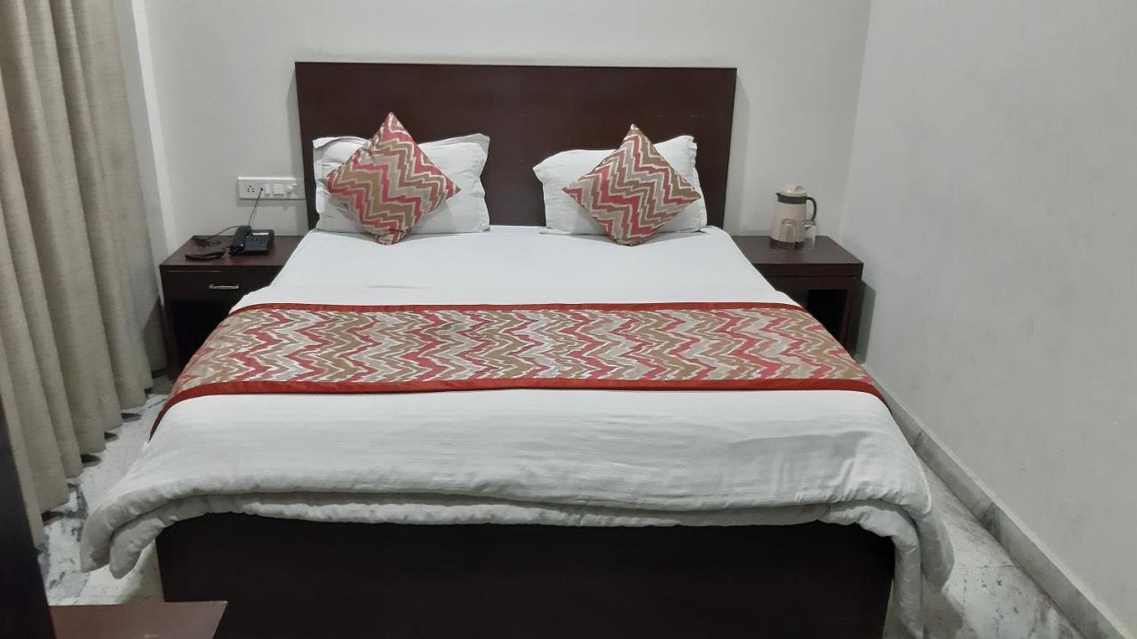 Hotel Sar Kamla Dham Skd Vrindavan Fully Vaccinated Staff Dış mekan fotoğraf