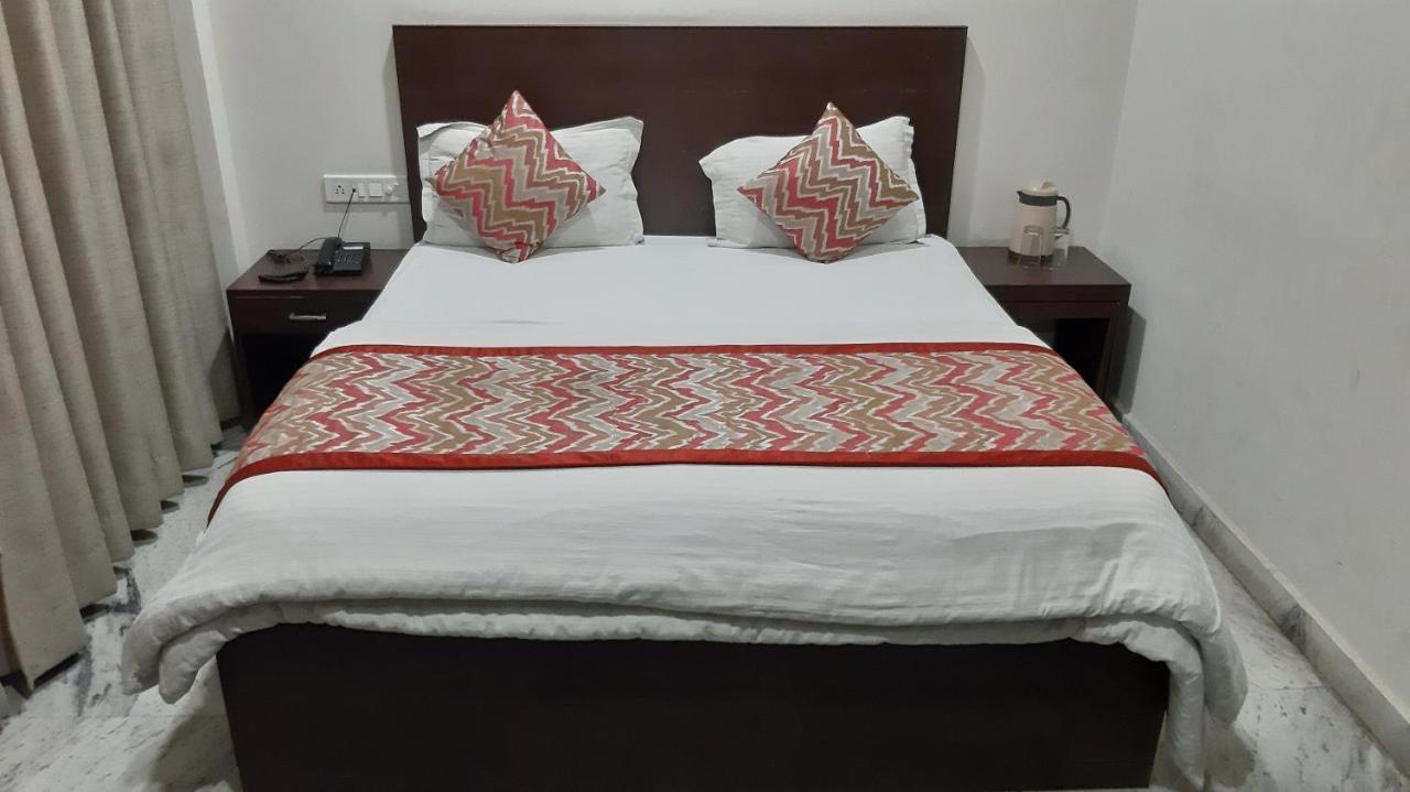 Hotel Sar Kamla Dham Skd Vrindavan Fully Vaccinated Staff Dış mekan fotoğraf