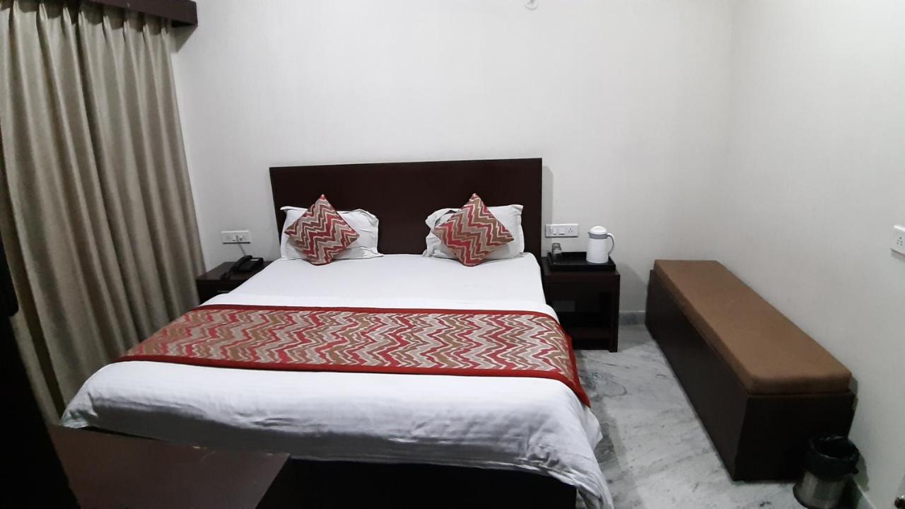 Hotel Sar Kamla Dham Skd Vrindavan Fully Vaccinated Staff Dış mekan fotoğraf