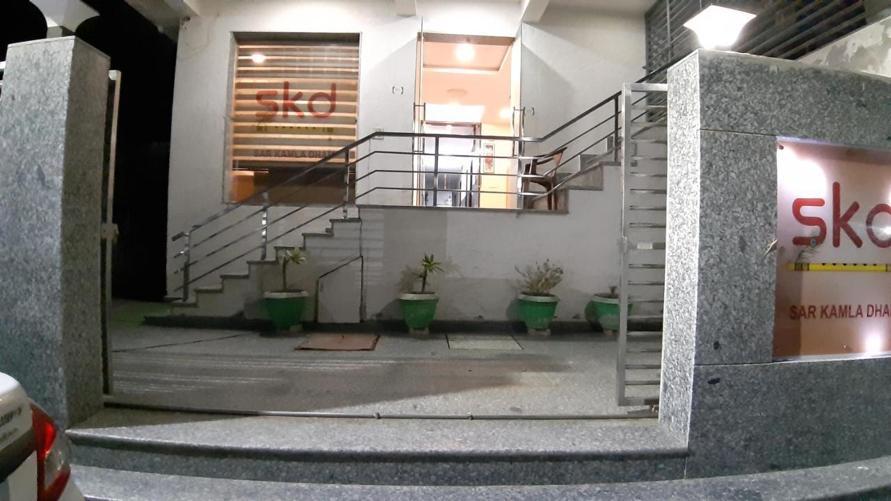 Hotel Sar Kamla Dham Skd Vrindavan Fully Vaccinated Staff Dış mekan fotoğraf