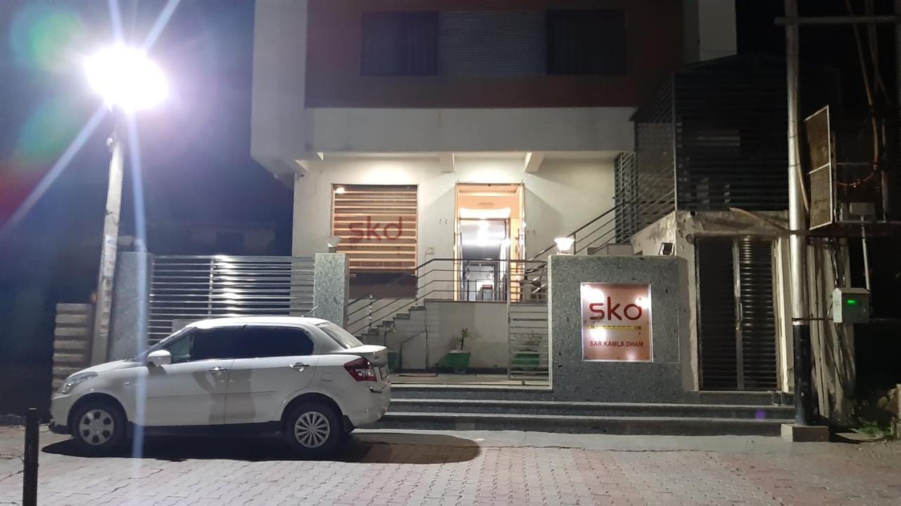 Hotel Sar Kamla Dham Skd Vrindavan Fully Vaccinated Staff Dış mekan fotoğraf