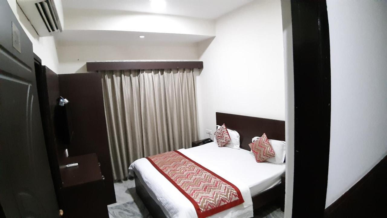 Hotel Sar Kamla Dham Skd Vrindavan Fully Vaccinated Staff Dış mekan fotoğraf