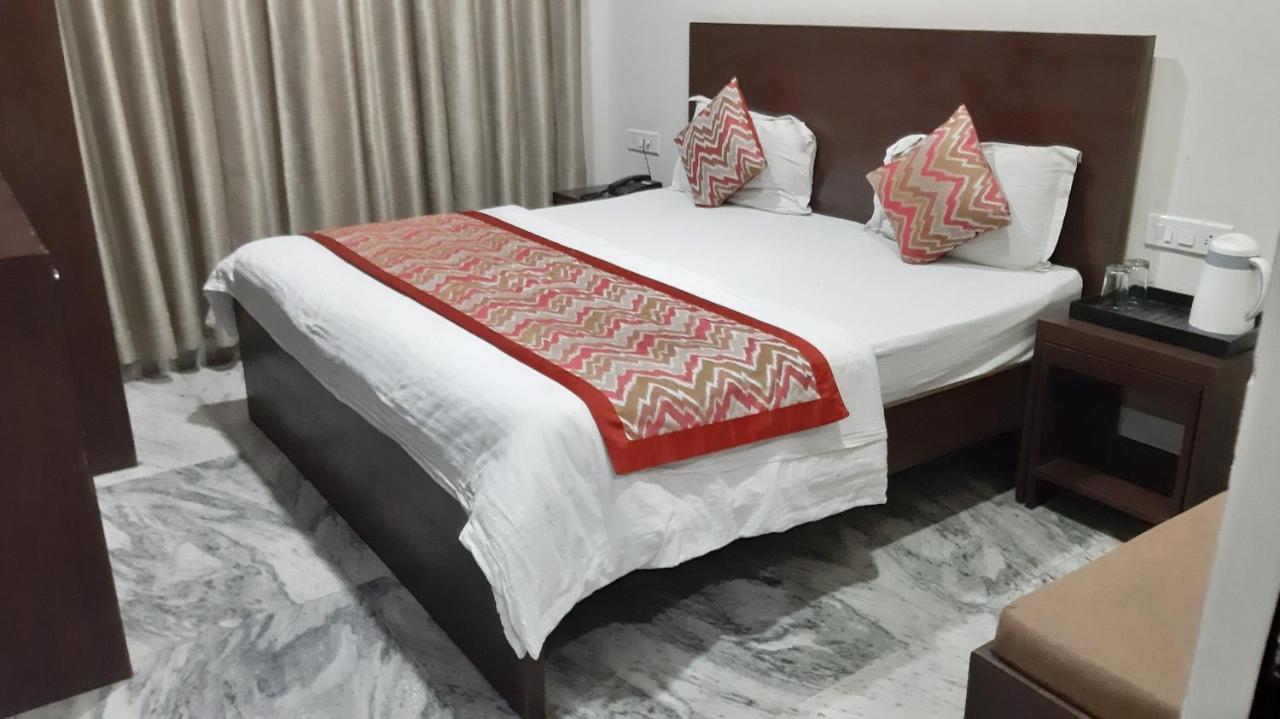 Hotel Sar Kamla Dham Skd Vrindavan Fully Vaccinated Staff Dış mekan fotoğraf