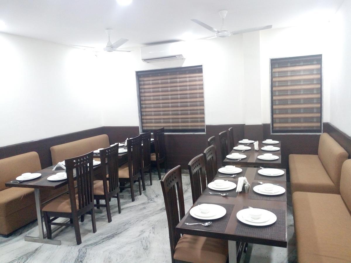 Hotel Sar Kamla Dham Skd Vrindavan Fully Vaccinated Staff Dış mekan fotoğraf