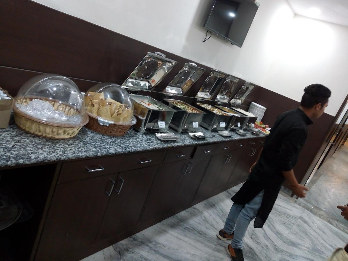 Hotel Sar Kamla Dham Skd Vrindavan Fully Vaccinated Staff Dış mekan fotoğraf