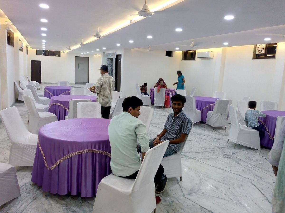 Hotel Sar Kamla Dham Skd Vrindavan Fully Vaccinated Staff Dış mekan fotoğraf