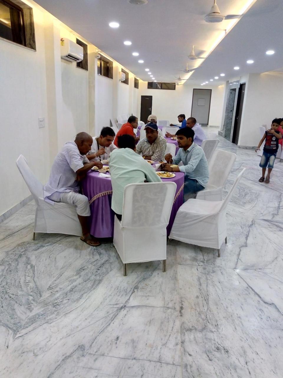 Hotel Sar Kamla Dham Skd Vrindavan Fully Vaccinated Staff Dış mekan fotoğraf