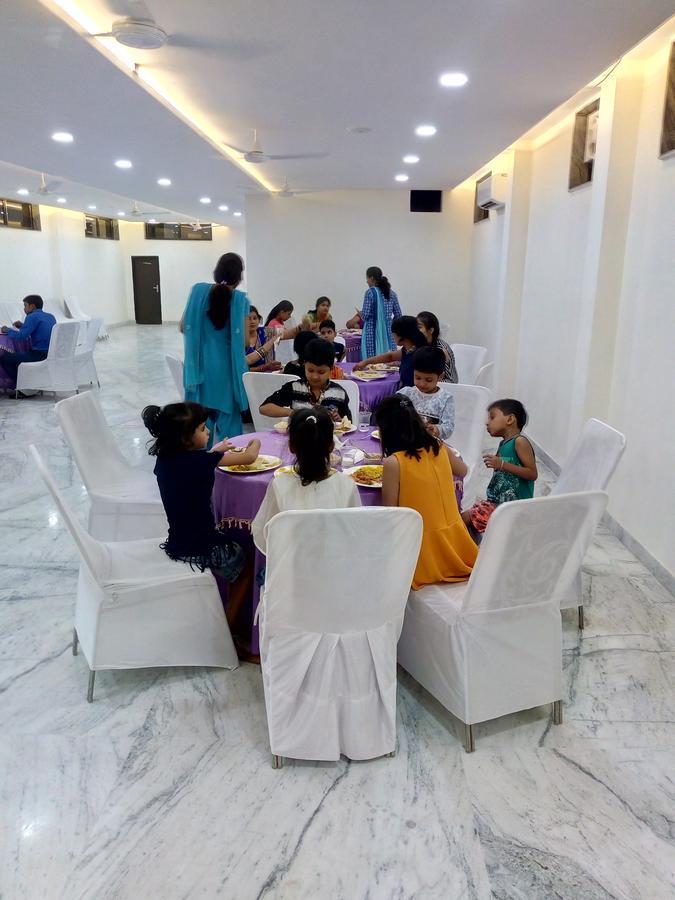 Hotel Sar Kamla Dham Skd Vrindavan Fully Vaccinated Staff Dış mekan fotoğraf