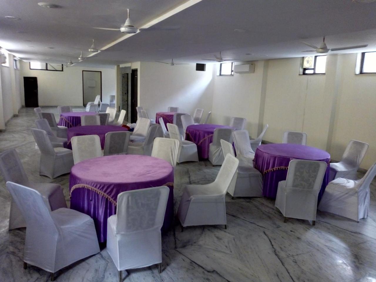 Hotel Sar Kamla Dham Skd Vrindavan Fully Vaccinated Staff Dış mekan fotoğraf