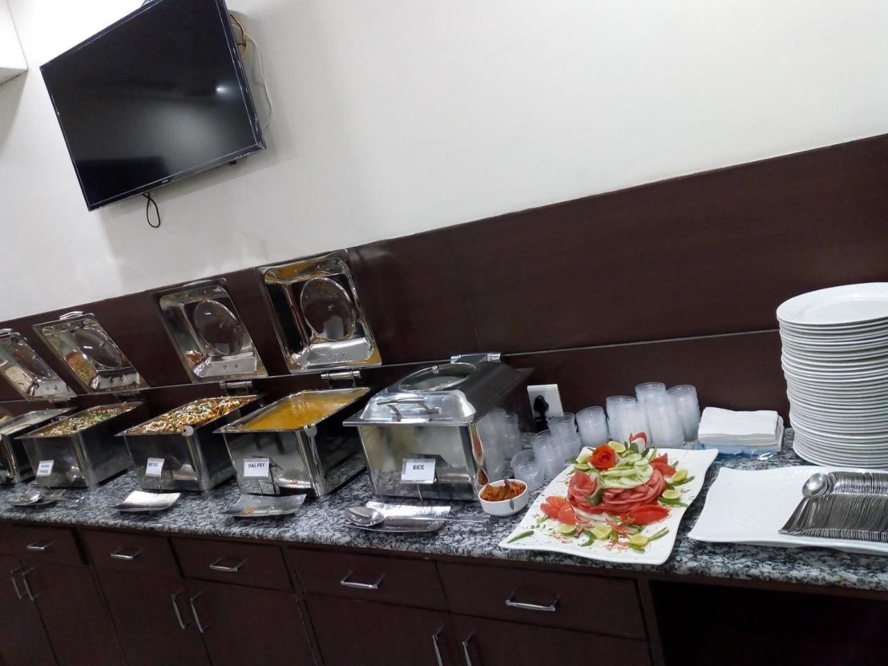 Hotel Sar Kamla Dham Skd Vrindavan Fully Vaccinated Staff Dış mekan fotoğraf