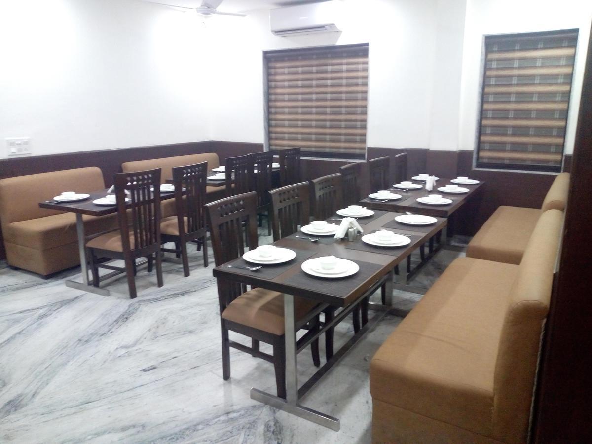 Hotel Sar Kamla Dham Skd Vrindavan Fully Vaccinated Staff Dış mekan fotoğraf