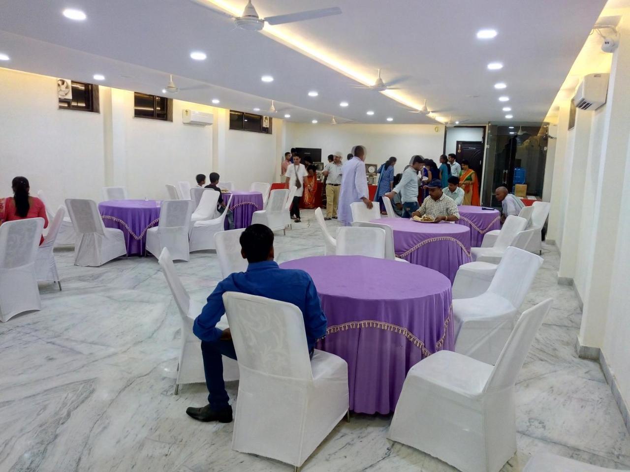 Hotel Sar Kamla Dham Skd Vrindavan Fully Vaccinated Staff Dış mekan fotoğraf