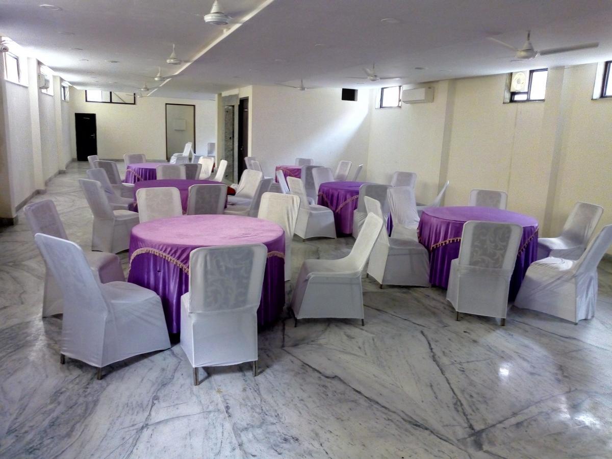 Hotel Sar Kamla Dham Skd Vrindavan Fully Vaccinated Staff Dış mekan fotoğraf
