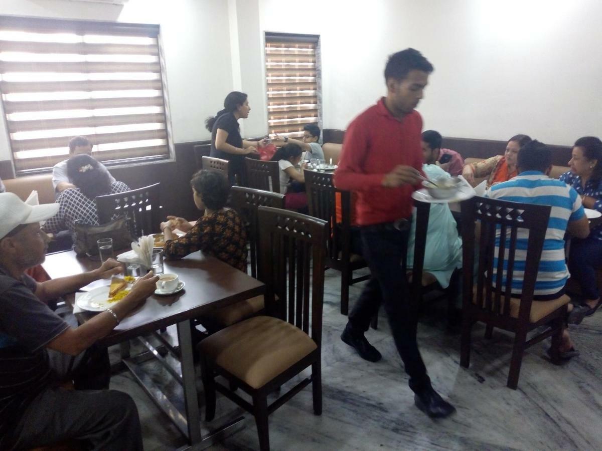 Hotel Sar Kamla Dham Skd Vrindavan Fully Vaccinated Staff Dış mekan fotoğraf
