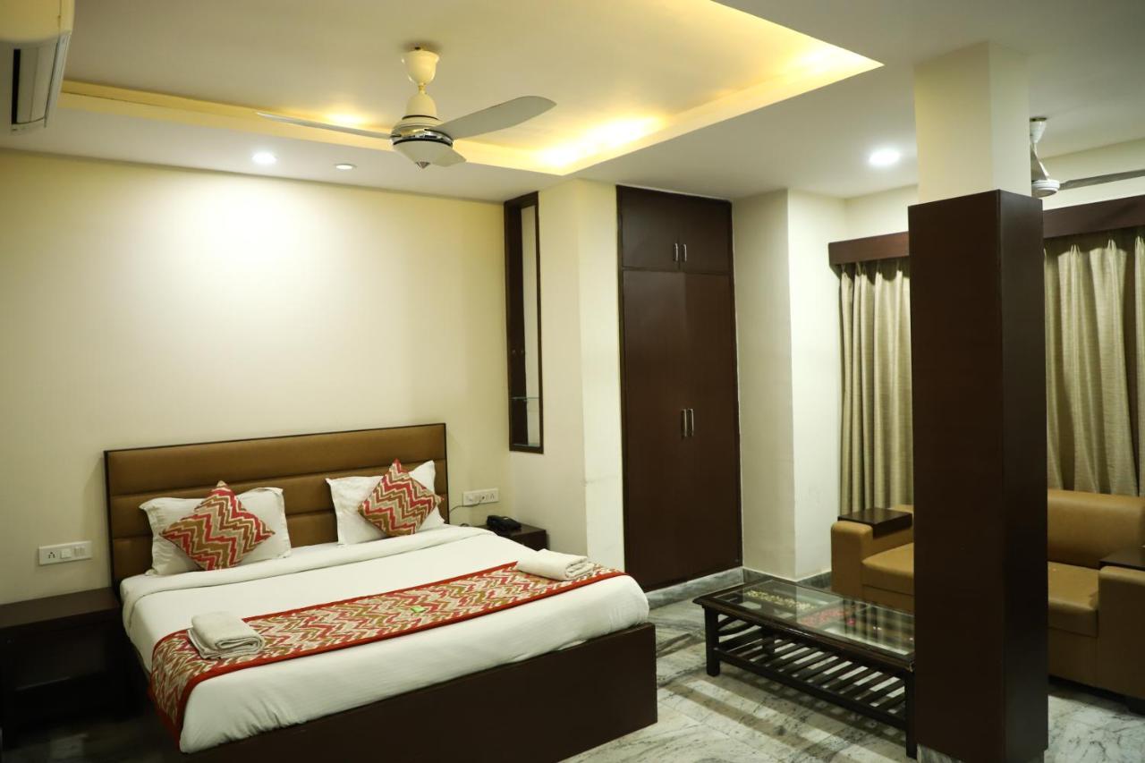 Hotel Sar Kamla Dham Skd Vrindavan Fully Vaccinated Staff Dış mekan fotoğraf