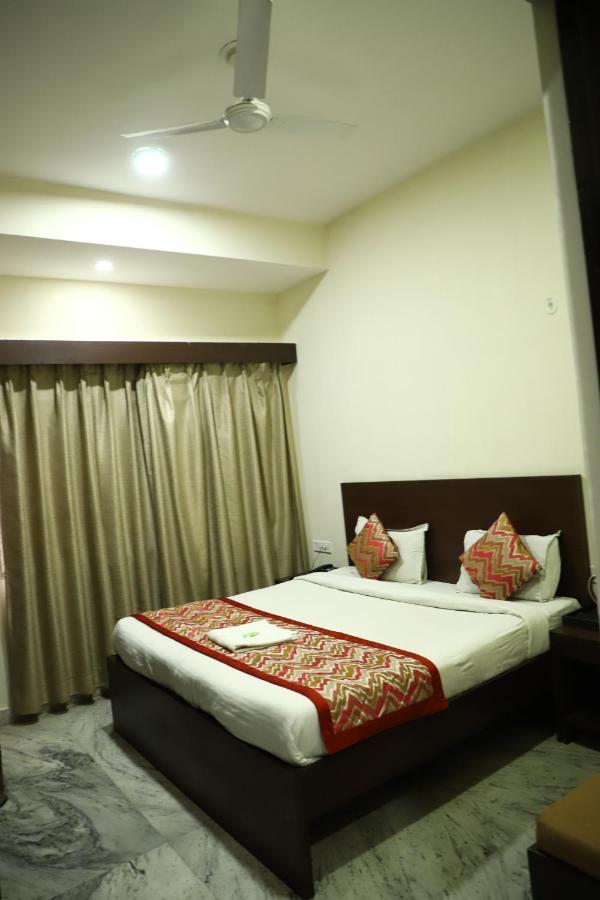Hotel Sar Kamla Dham Skd Vrindavan Fully Vaccinated Staff Dış mekan fotoğraf