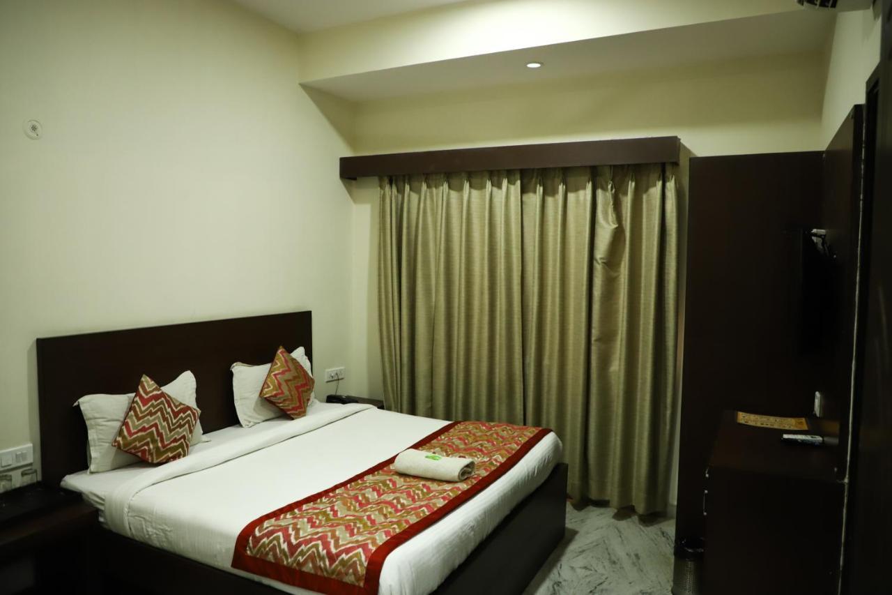 Hotel Sar Kamla Dham Skd Vrindavan Fully Vaccinated Staff Dış mekan fotoğraf