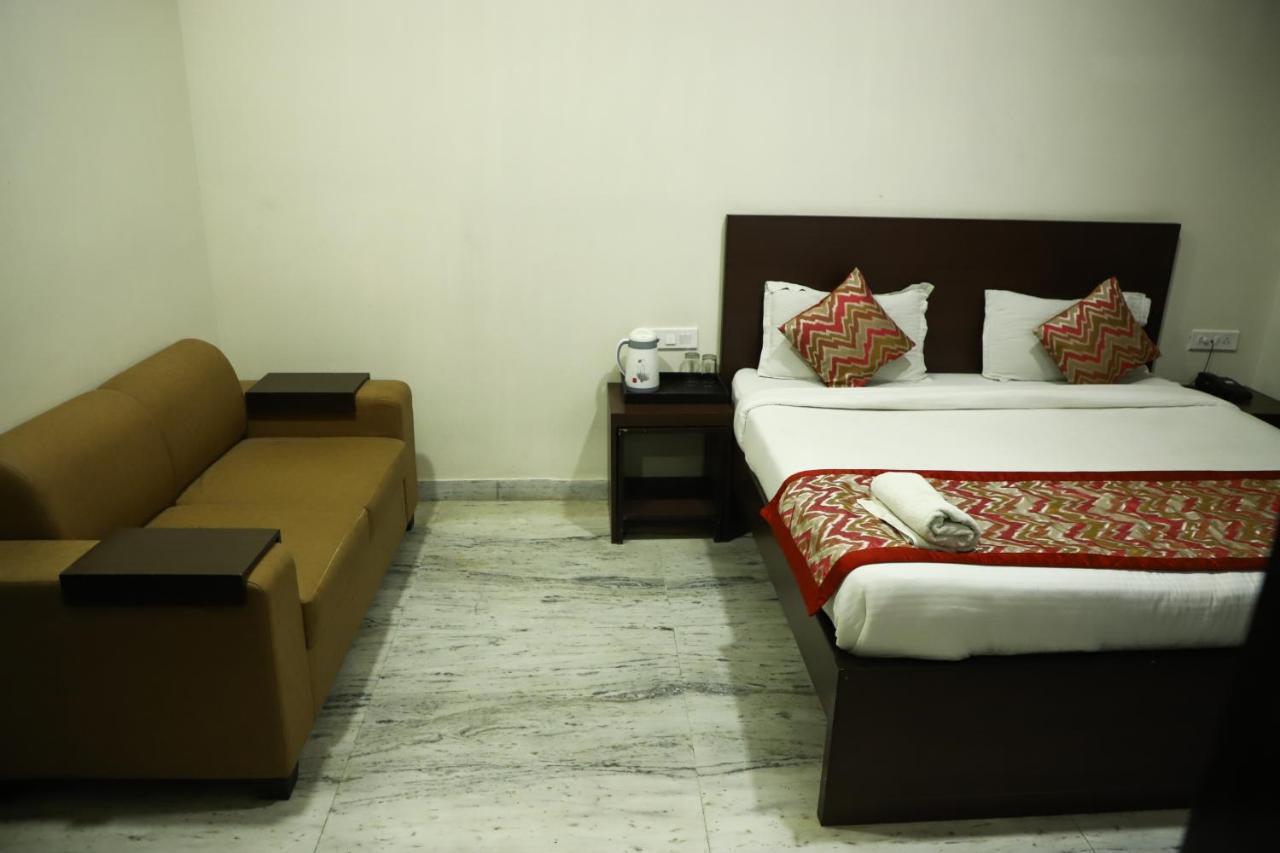 Hotel Sar Kamla Dham Skd Vrindavan Fully Vaccinated Staff Dış mekan fotoğraf