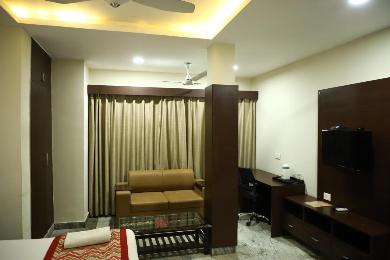 Hotel Sar Kamla Dham Skd Vrindavan Fully Vaccinated Staff Dış mekan fotoğraf